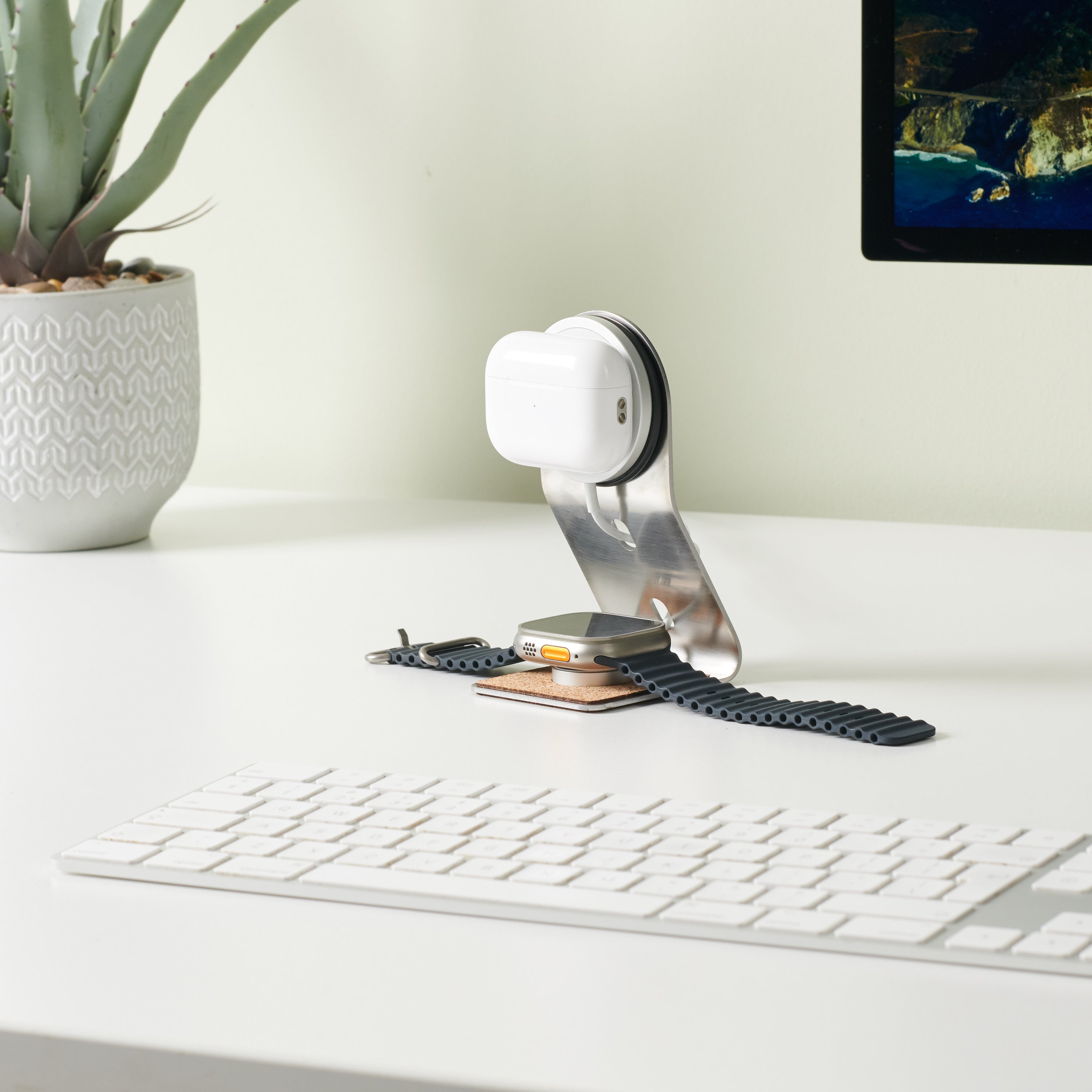 Oakdene Designs Nightstand Docking Station For iPhone And Airpods