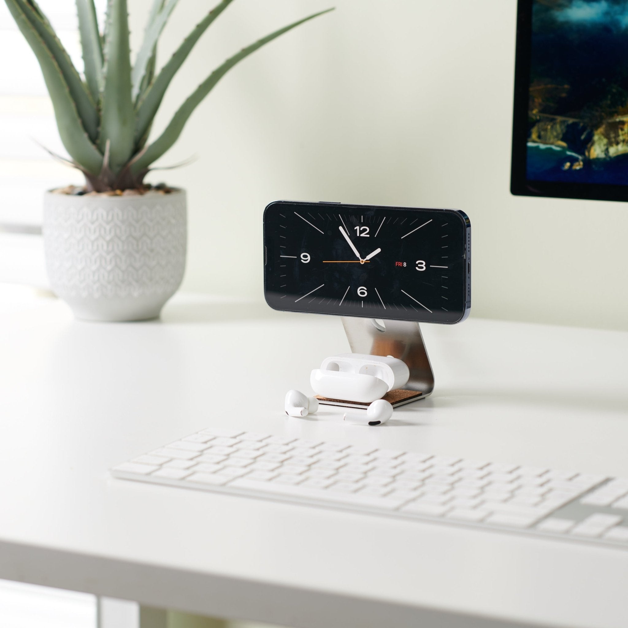 Oakdene Designs Nightstand Docking Station For iPhone And Airpods