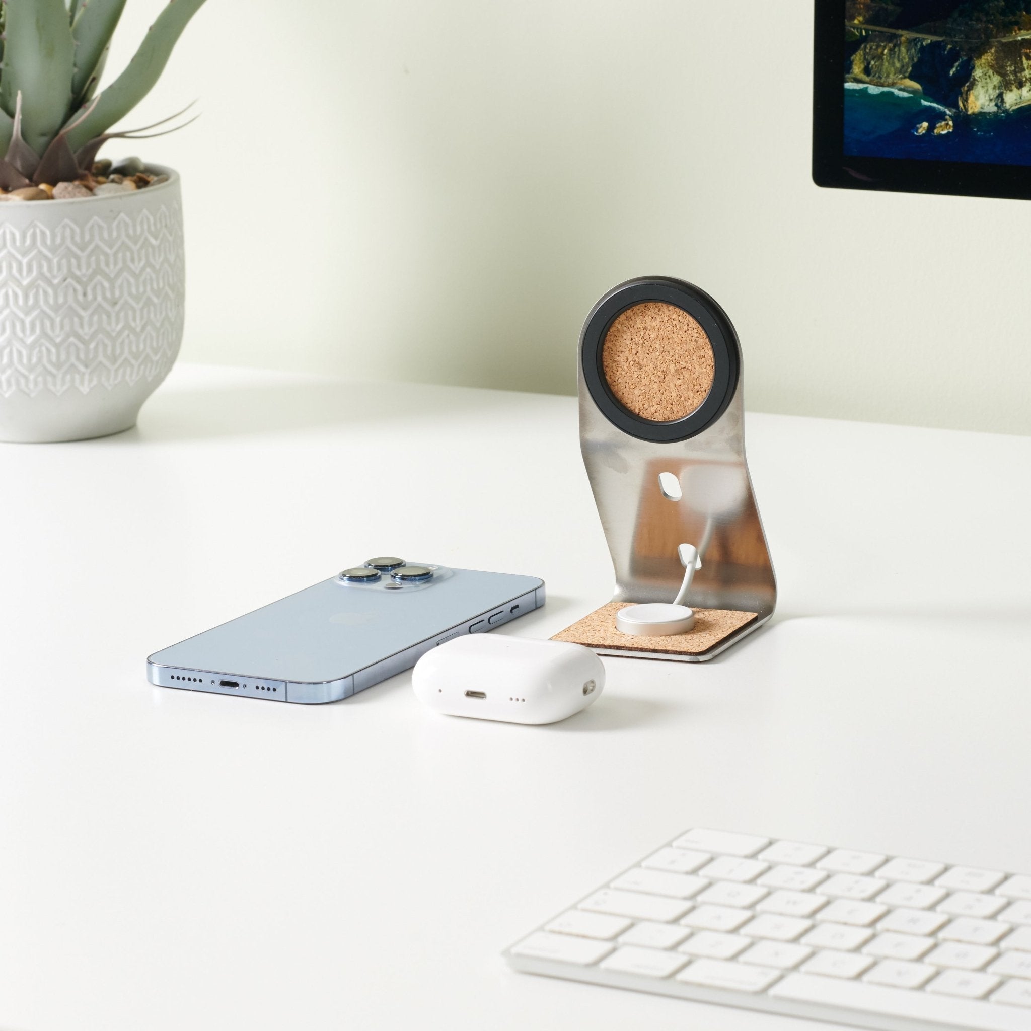 Nightstand Docking Station For iPhone And Airpods – Oakdene Designs